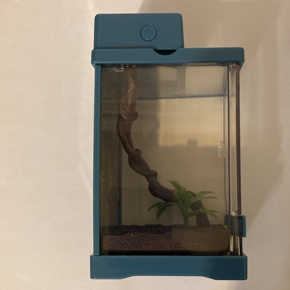 American Girl Doll Terrarium with accessories and light - chameleon NOT included - Picture 4 of 5